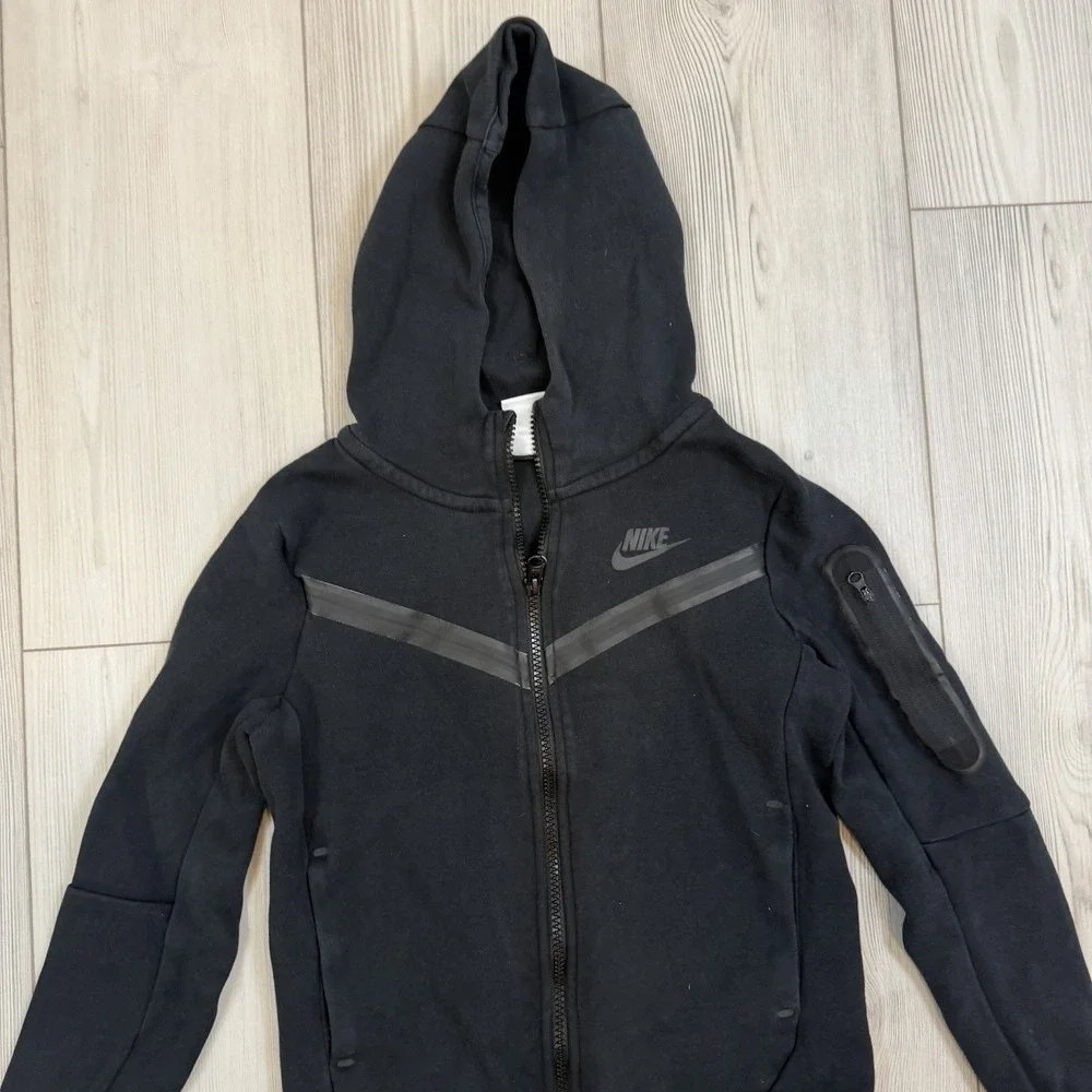 Nike‎ Tech Fleece Sweatshirt Hoodie Boys Size Small Black Standard Fit CU9223
